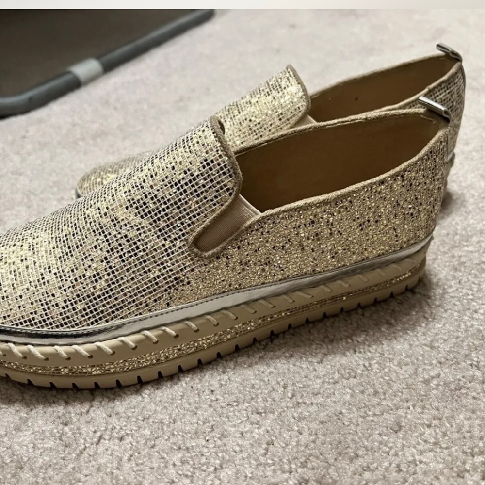 Shoe - Picture 3 of 12